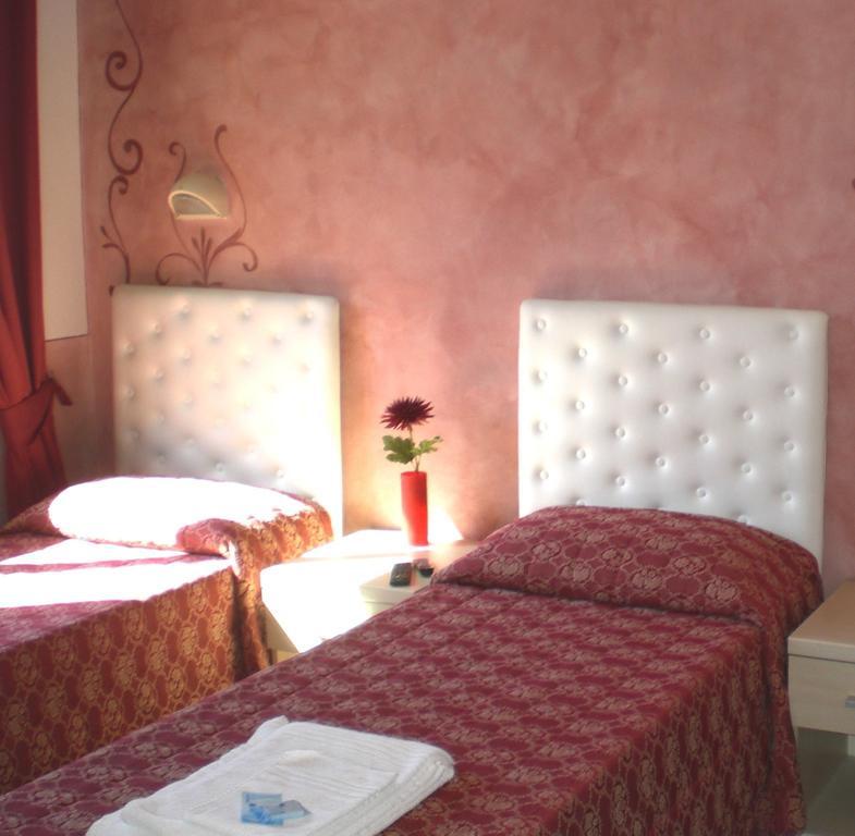 Hotel Romagna Cesena Szoba fotó